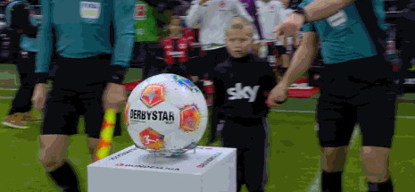 半场:多特1-1法兰克福,拜尔破门,乌尊点射,吉拉西送点