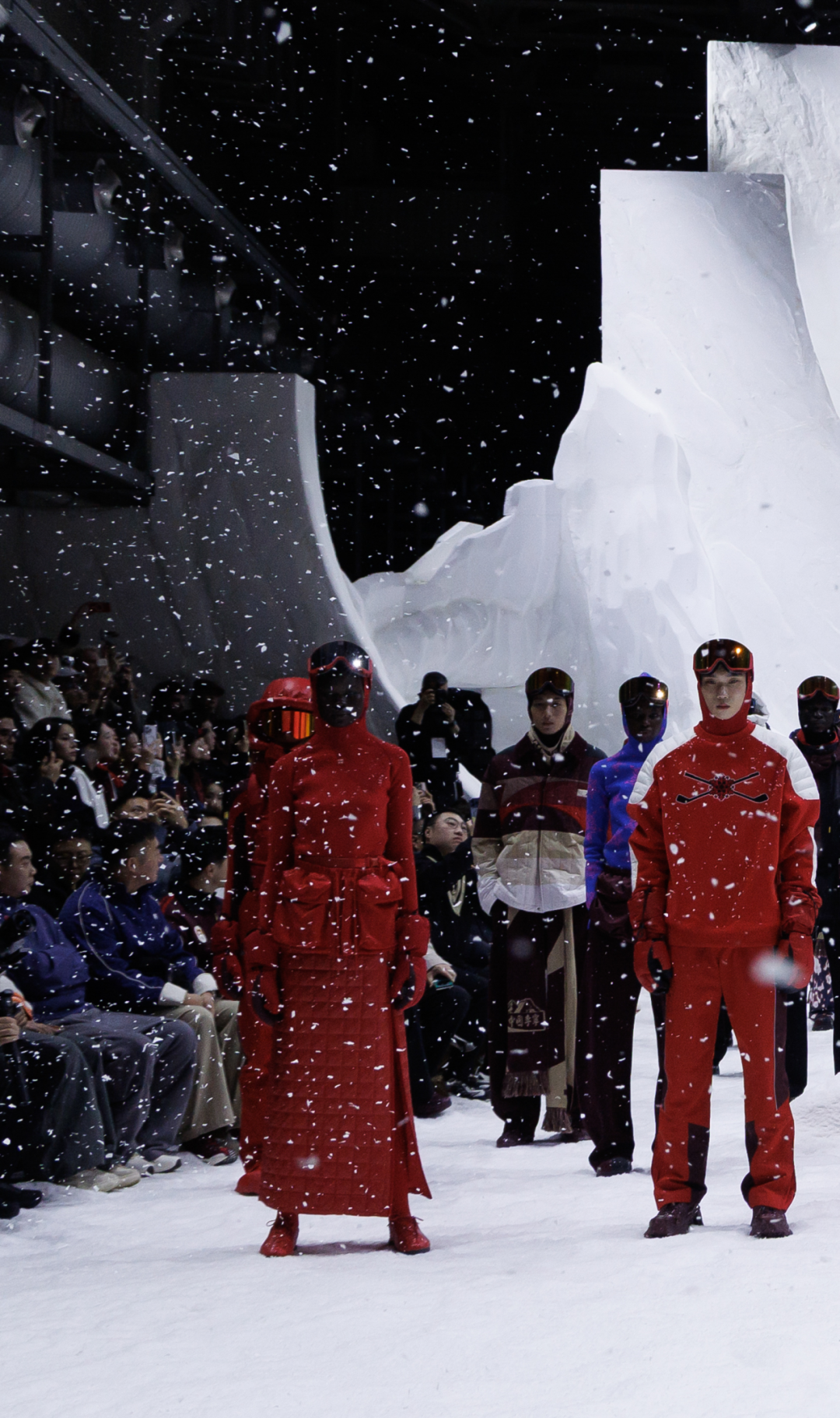 冬奥时空下，以方印为匙，和肖战走进中国李宁米兰大秀