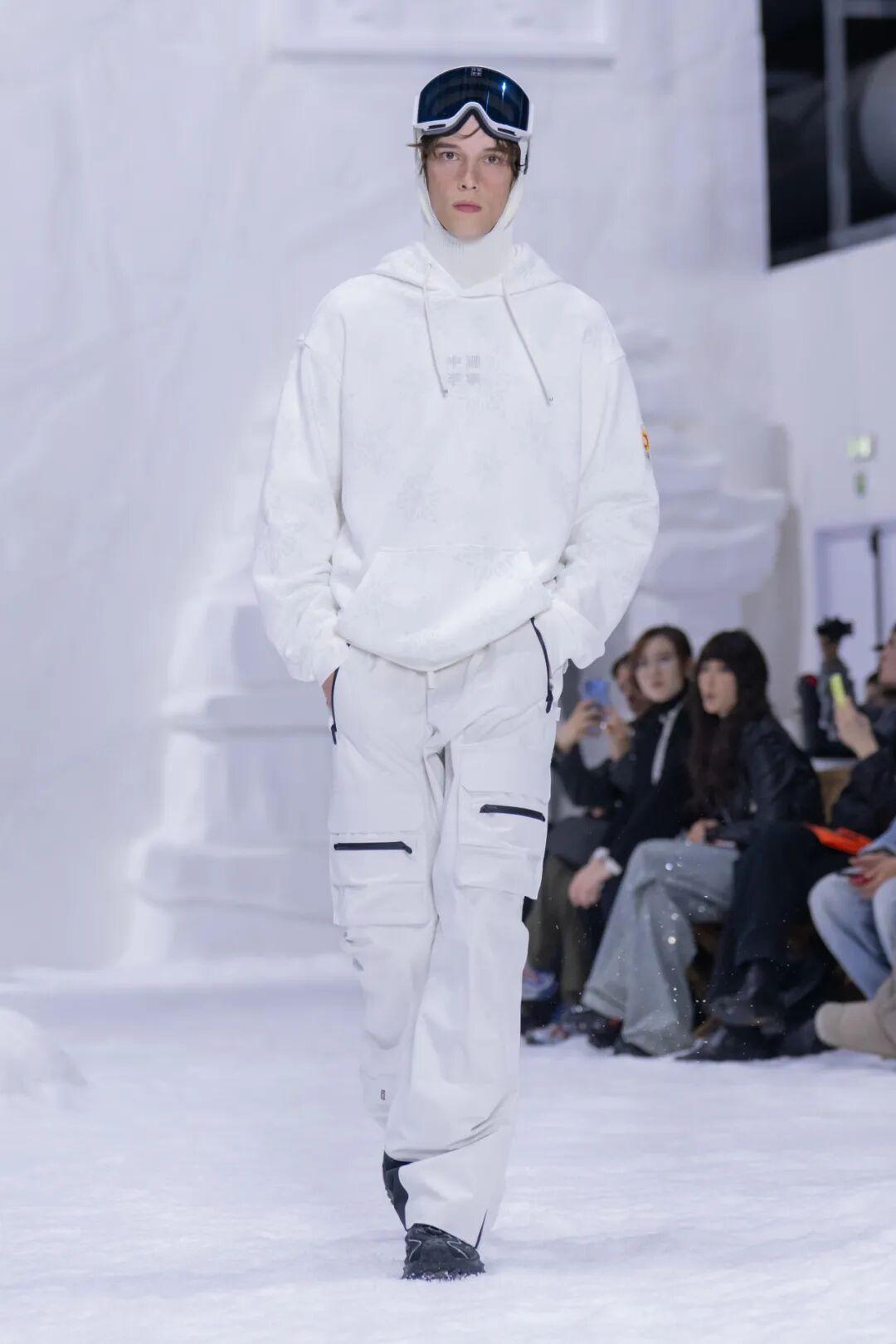 冬奥时空下，以方印为匙，和肖战走进中国李宁米兰大秀