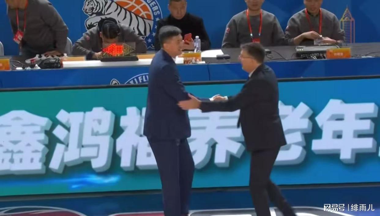 开云线上入口-太蹊跷了！广东队领先18分却惨遭新疆逆转，杜锋有望挖走劳森？