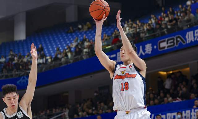 开云登录网址入口-广东输球暴露致命短板！两大水货锋线合计6中1，杜锋冲冠或成空谈