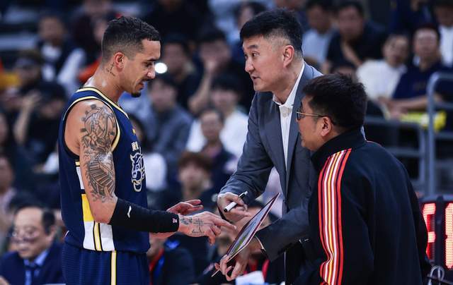 开云登录网址入口-广东输球暴露致命短板！两大水货锋线合计6中1，杜锋冲冠或成空谈