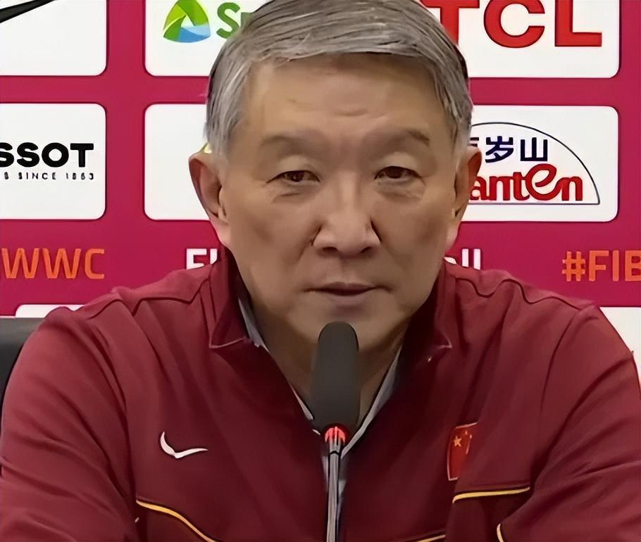 胜马里发布会!宫鲁鸣不满比赛,谈内线搭配,展望比利时强调学习