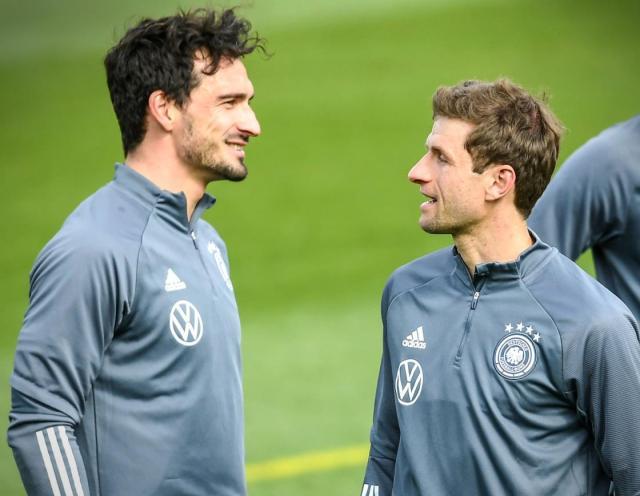 开云登录网址入口-逼抢！快攻！勒夫爽抄弗利克作业，穆勒胡梅必打主力