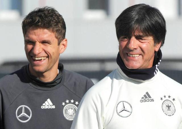 开云登录网址入口-逼抢！快攻！勒夫爽抄弗利克作业，穆勒胡梅必打主力