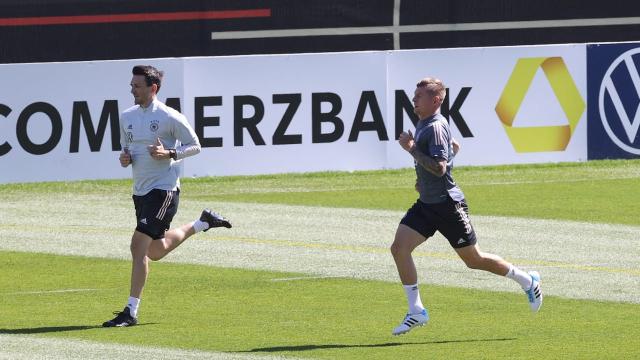 开云登录网址入口-逼抢！快攻！勒夫爽抄弗利克作业，穆勒胡梅必打主力