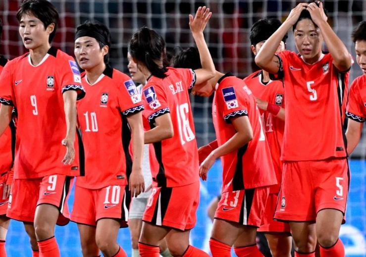 随着日本女足7-0狂胜，亚洲杯4强全出炉！中国女足夺冠迎2大利好